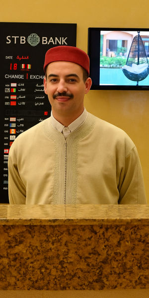 Réceptionniste tunisien au bureau